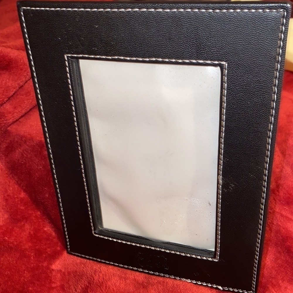 Faux leather threaded  4/6 photo frame